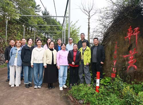 市农林科学研究院农作物研究所所长丁潮洪一行莅临轩黄高山有机茶园调研指导
